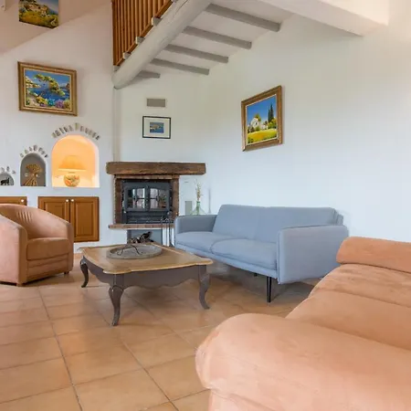 Du Miel D'or, 12 Pers, Au Coeur Du Luberon, Air-conditionne, Piscine, Propriete De 5000 M2 Holiday home *