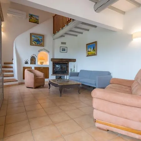 Du Miel D'or, 12 Pers, Au Coeur Du Luberon, Air-conditionne, Piscine, Propriete De 5000 M2 Holiday home *