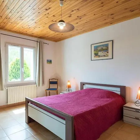 Holiday home Du Miel D'or, 12 Pers, Au Coeur Du Luberon, Air-conditionne, Piscine, Propriete De 5000 M2